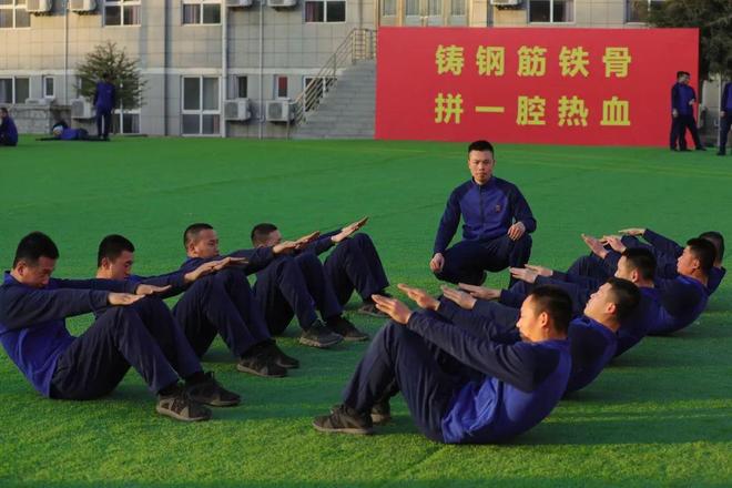 包含澳洲球队备战全新赛季训练场上热火朝天的词条