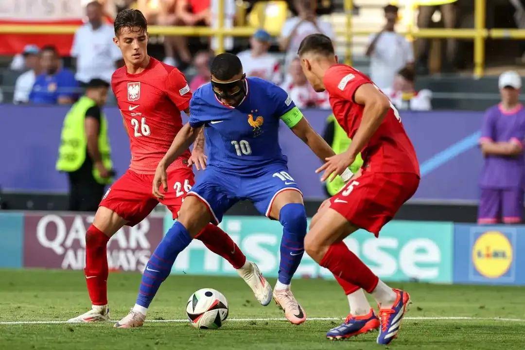 关于欧洲足球盛事掀起热潮，球迷狂热不止的信息