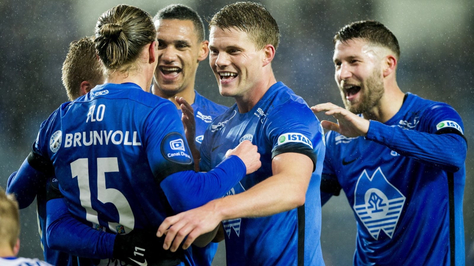 包含沃特福德客场一球小胜沃尔索尔，稳定排名的词条