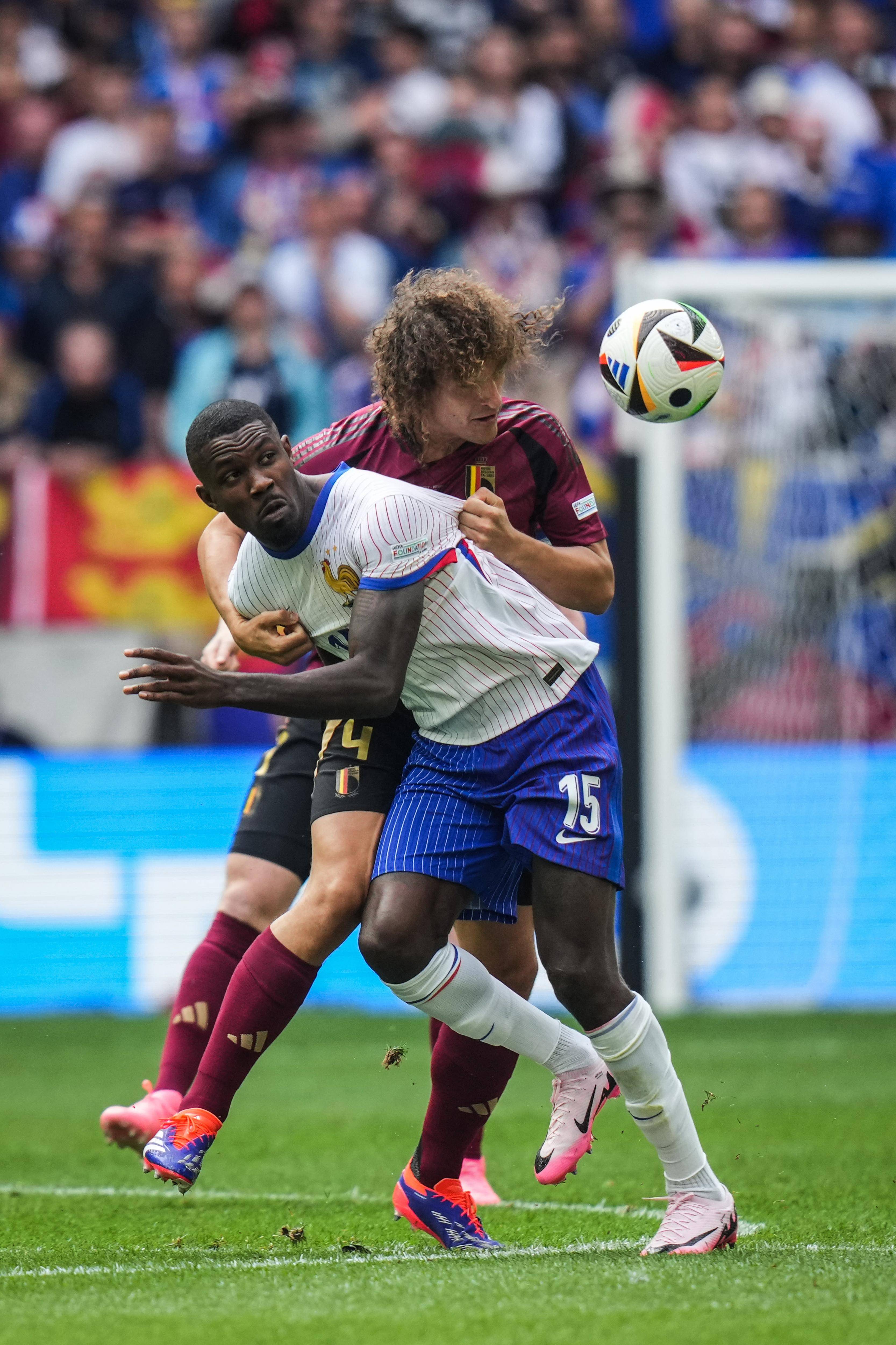 欧洲赛事全面展开球队紧张备战的简单介绍