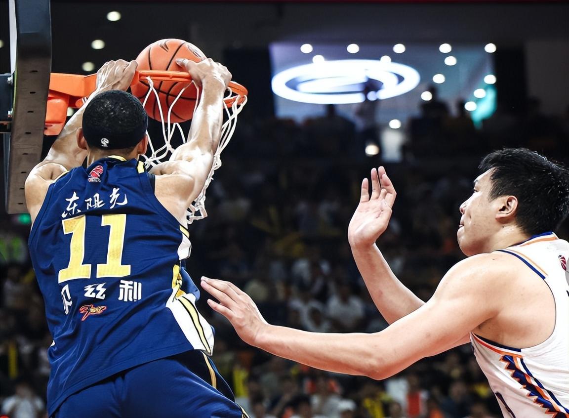 关键比赛中球队遭遇意外失利