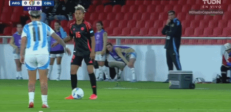 阿根廷女足队员在比赛中攻入制胜进球