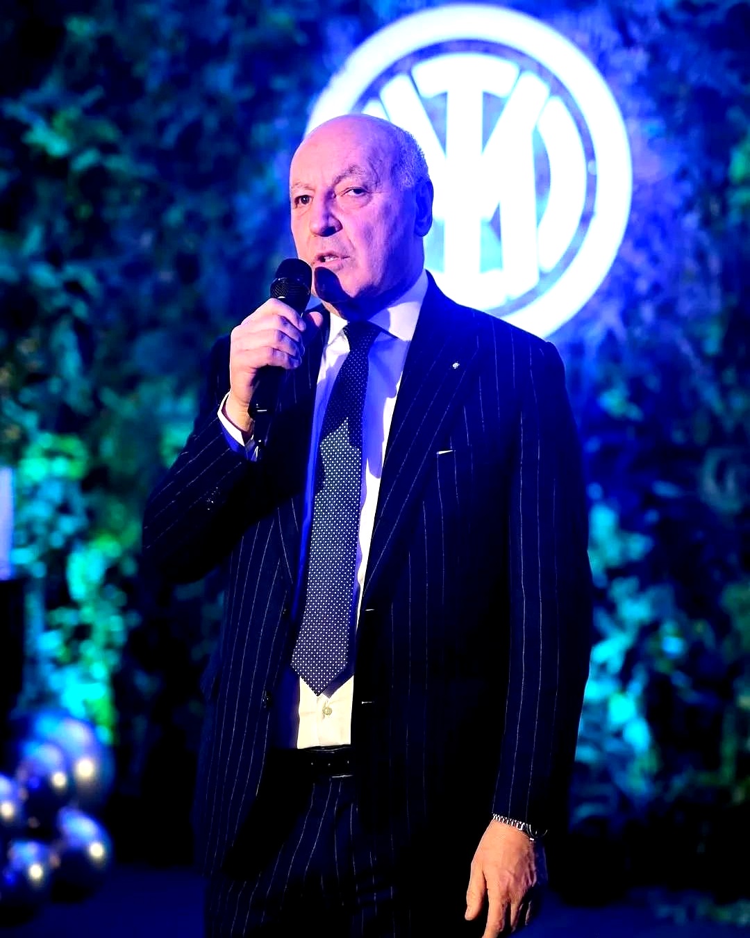 汉诺威球员传接受转会邀约，引起球队内部不和的简单介绍