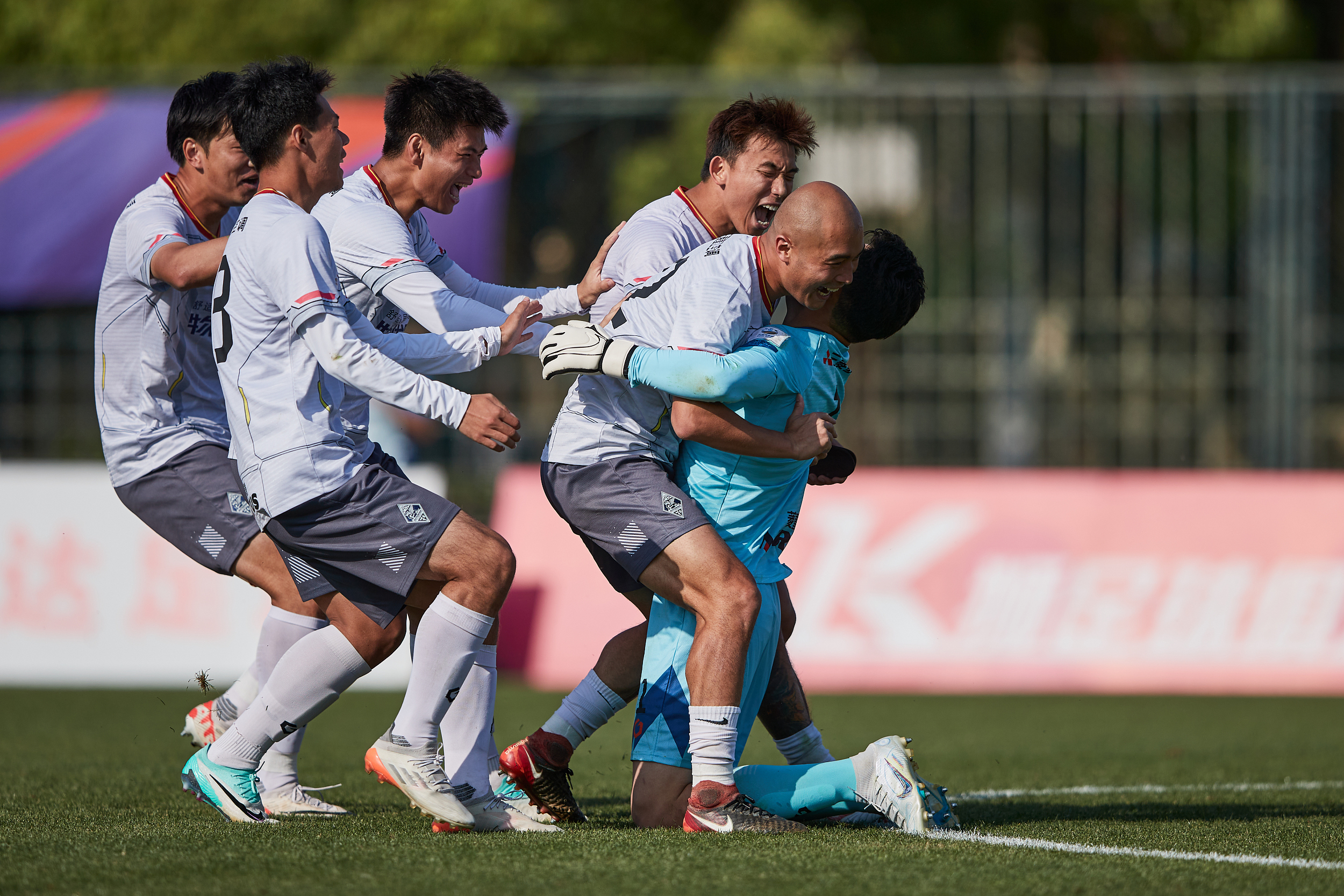 关于广州球队在主场表现强势，力压对手取得胜利的信息