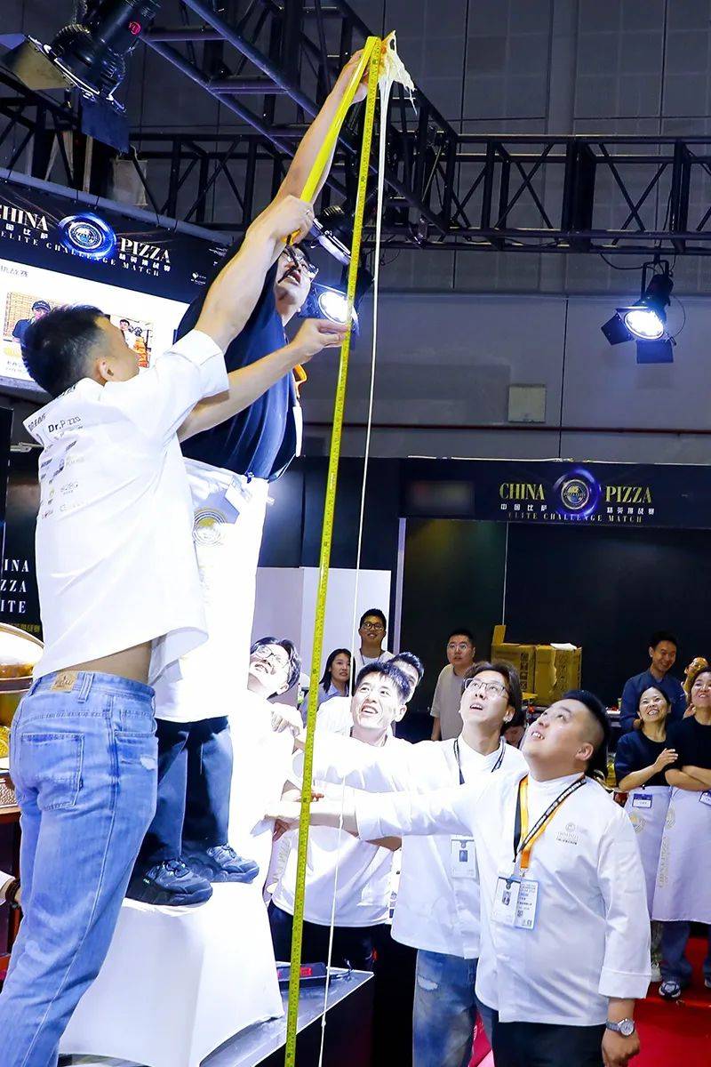 关于挑战赛事激烈进行，胜负悬殊的信息