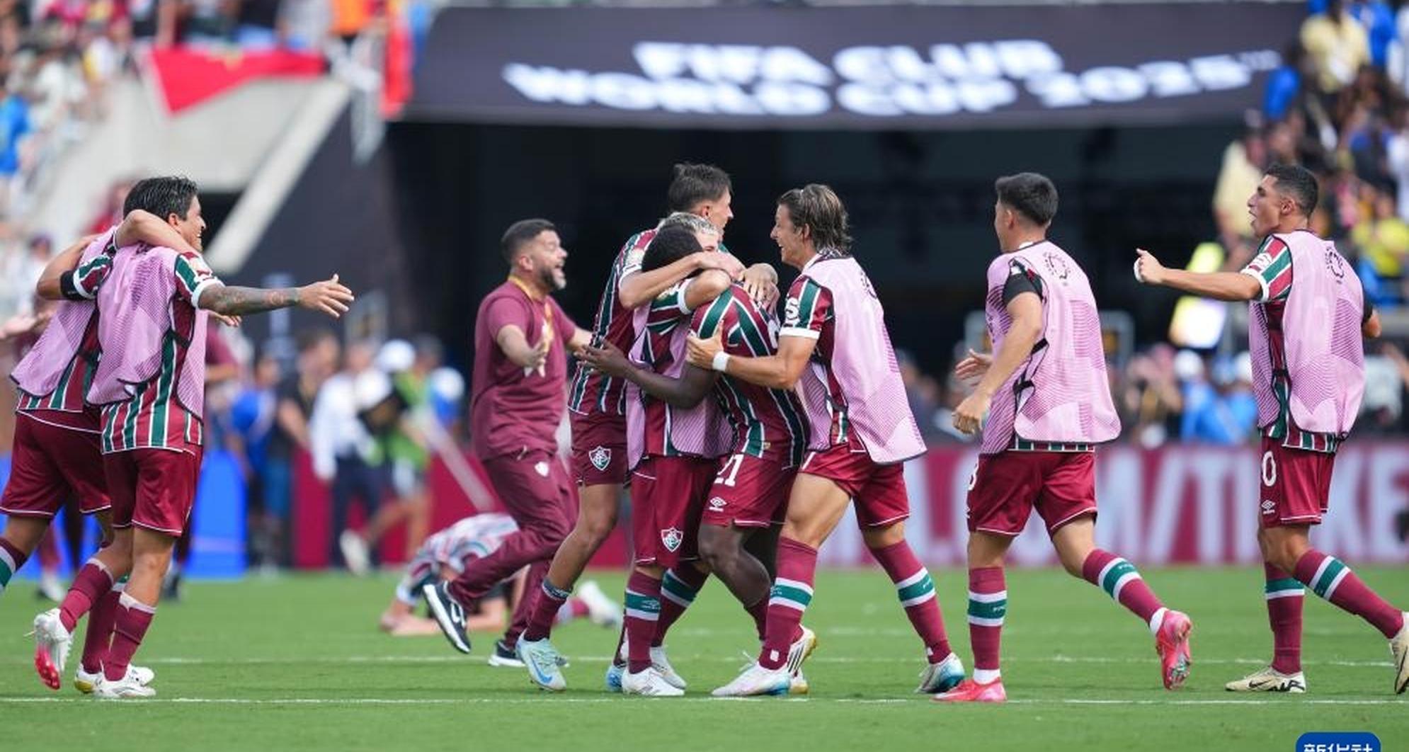 足球赛场杰出表现：顶尖球员实力对决