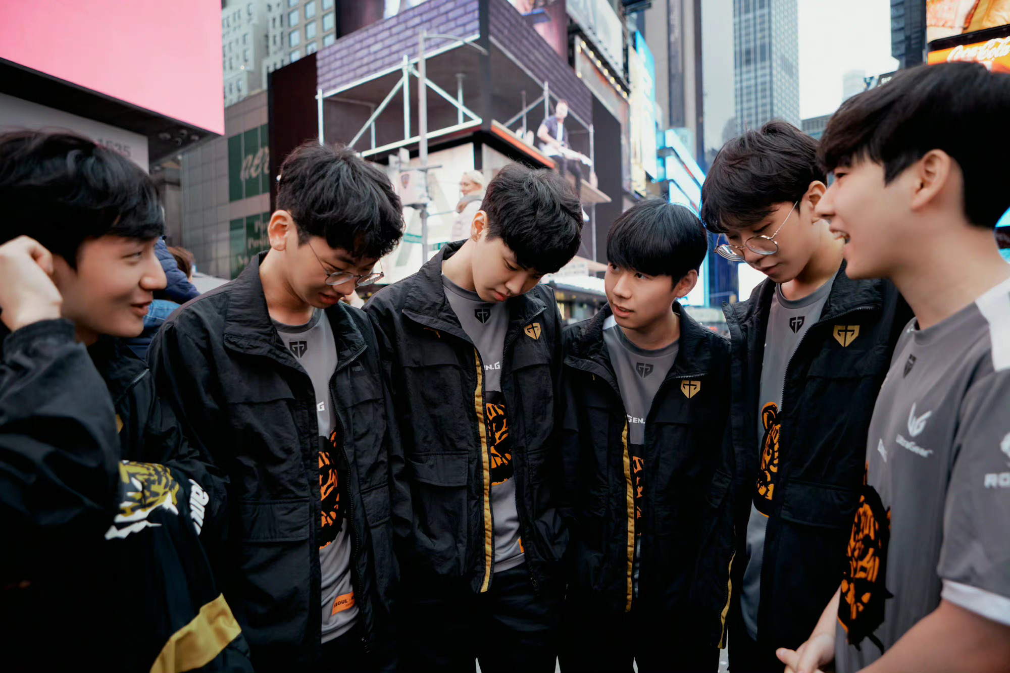 DFM横扫DRX，Peanut操刀奇招英雄翻盘八强赛2:0（巴黎）