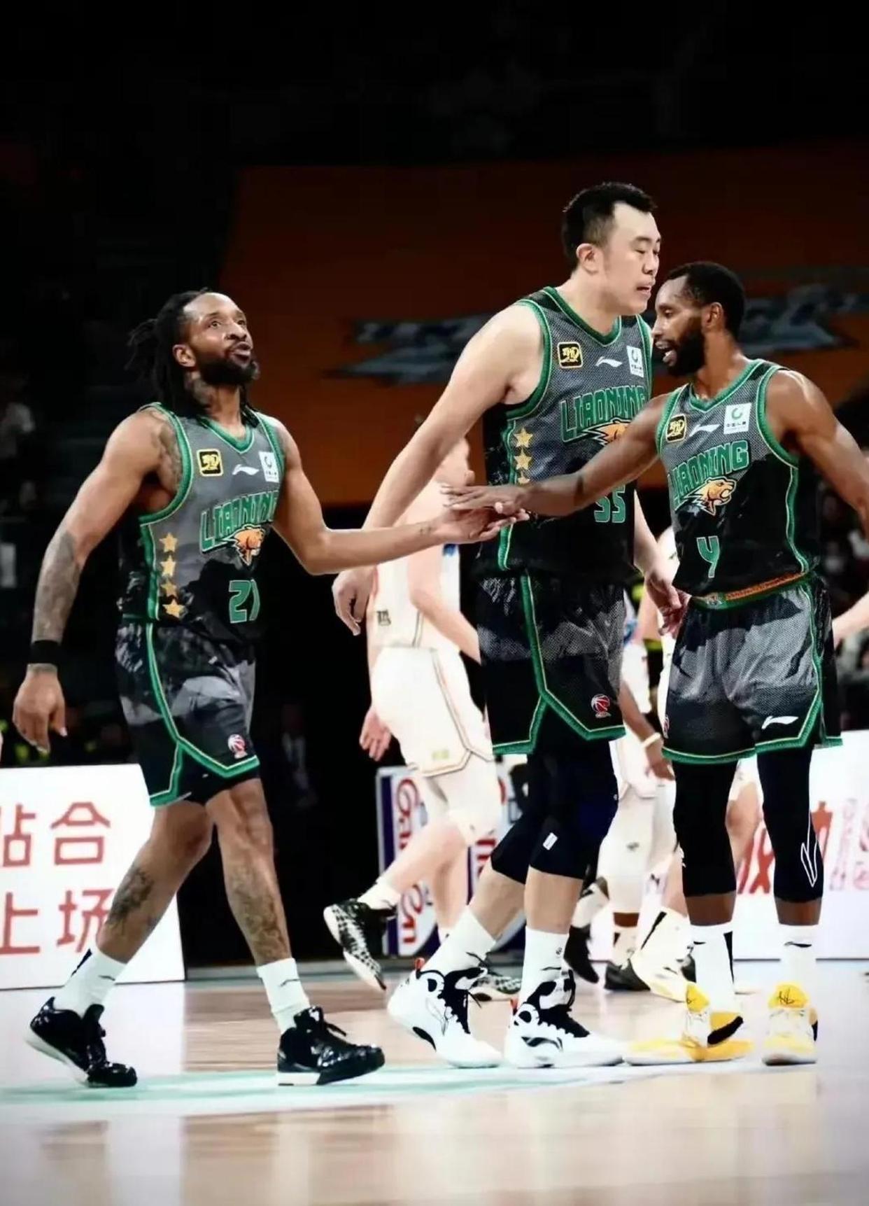 山东男篮遭遇四连败，卫冕冠军难堪