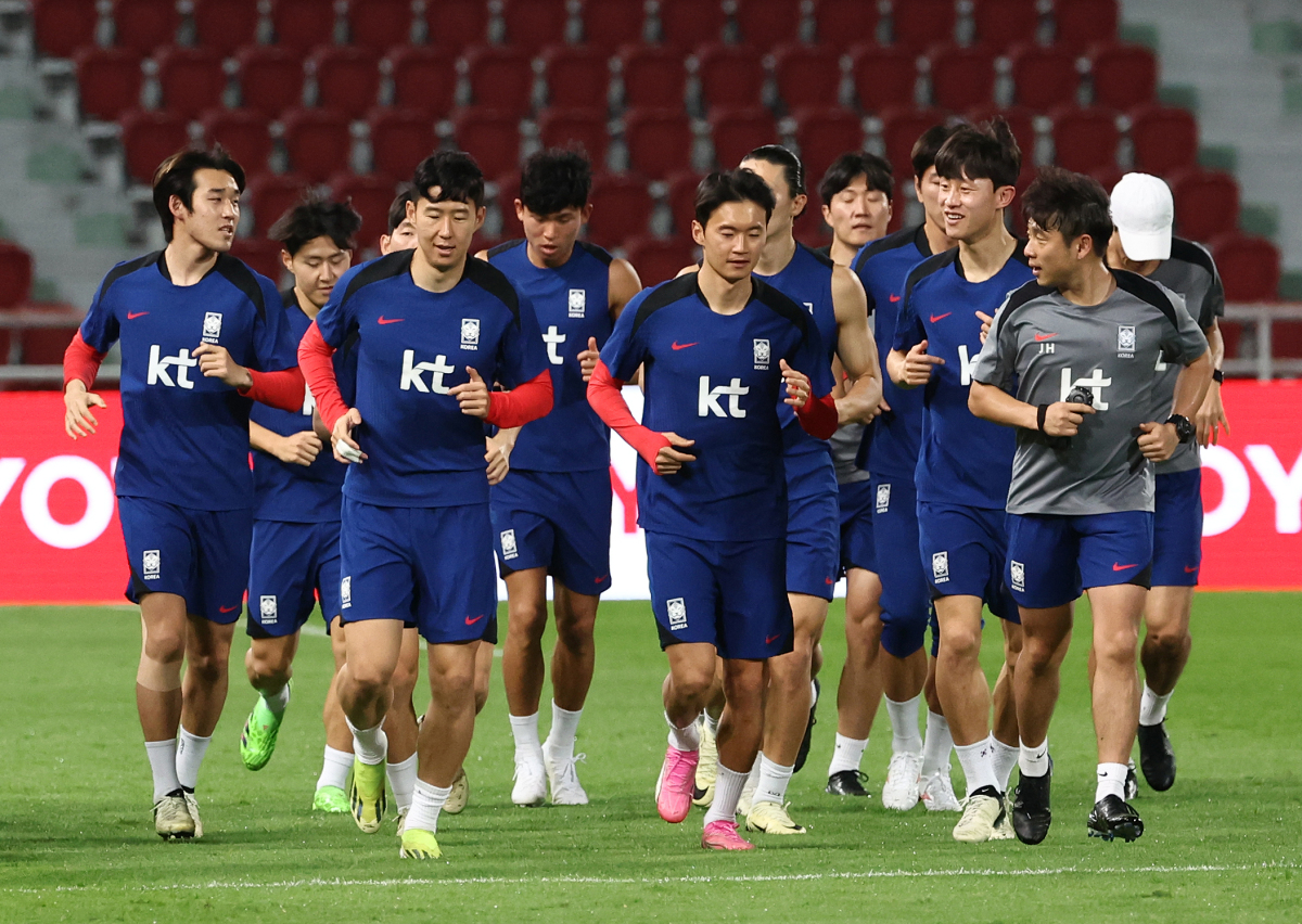 外籍球员加入国内联赛备战重要比赛