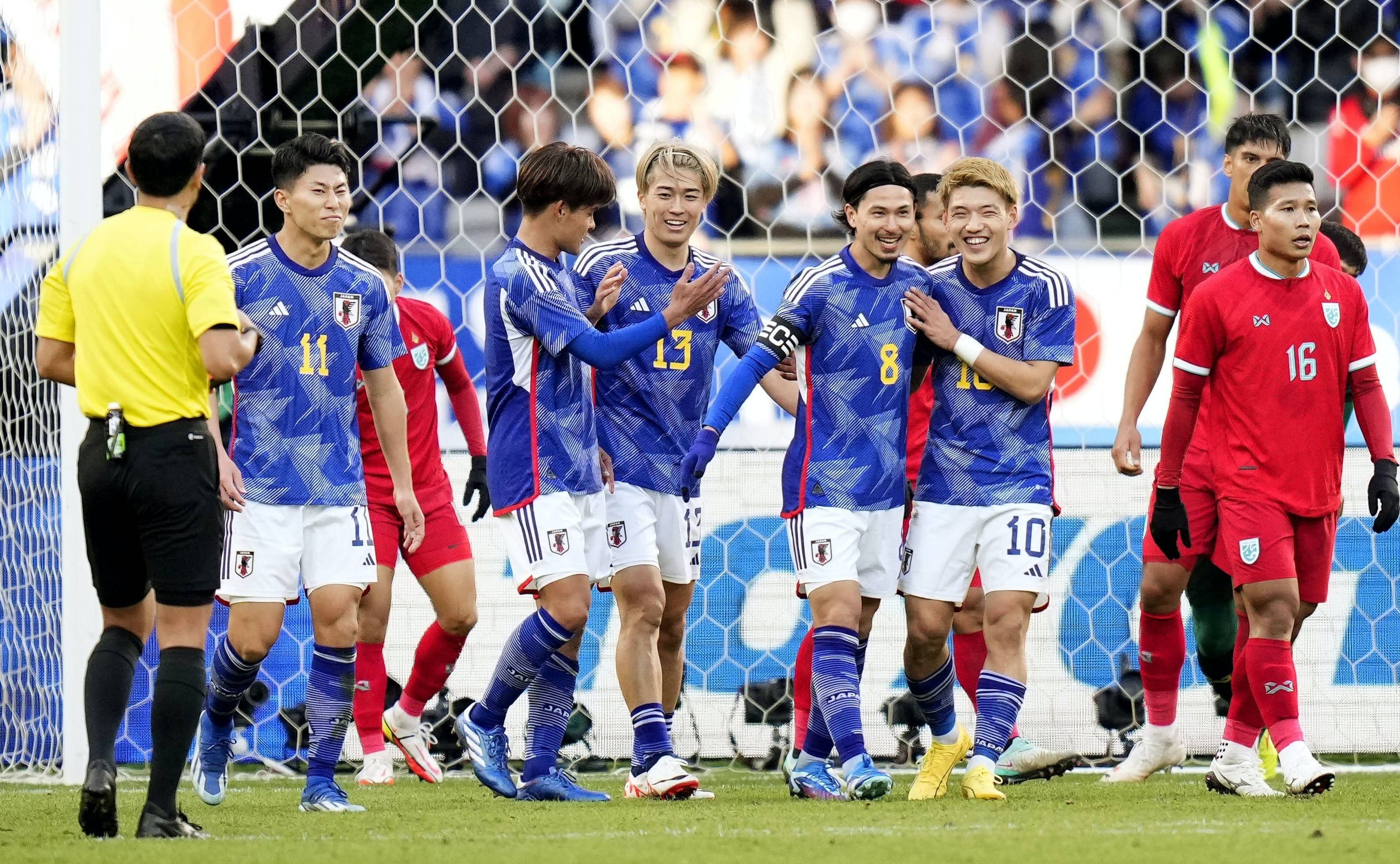 日本队在国际足球赛中夺得冠军
