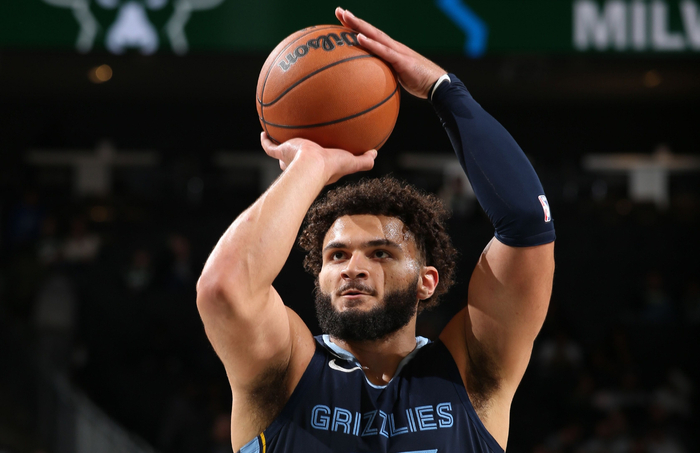 雄鹿擒灰熊，连胜达七场