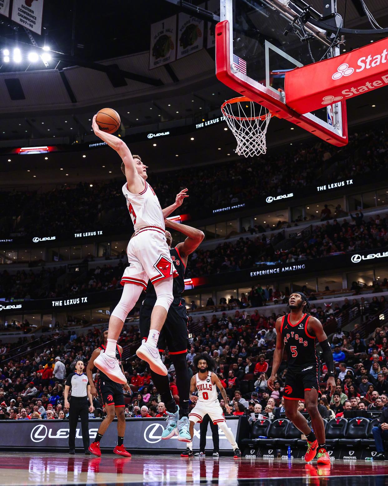 猛龙击败公牛，继续领先东部