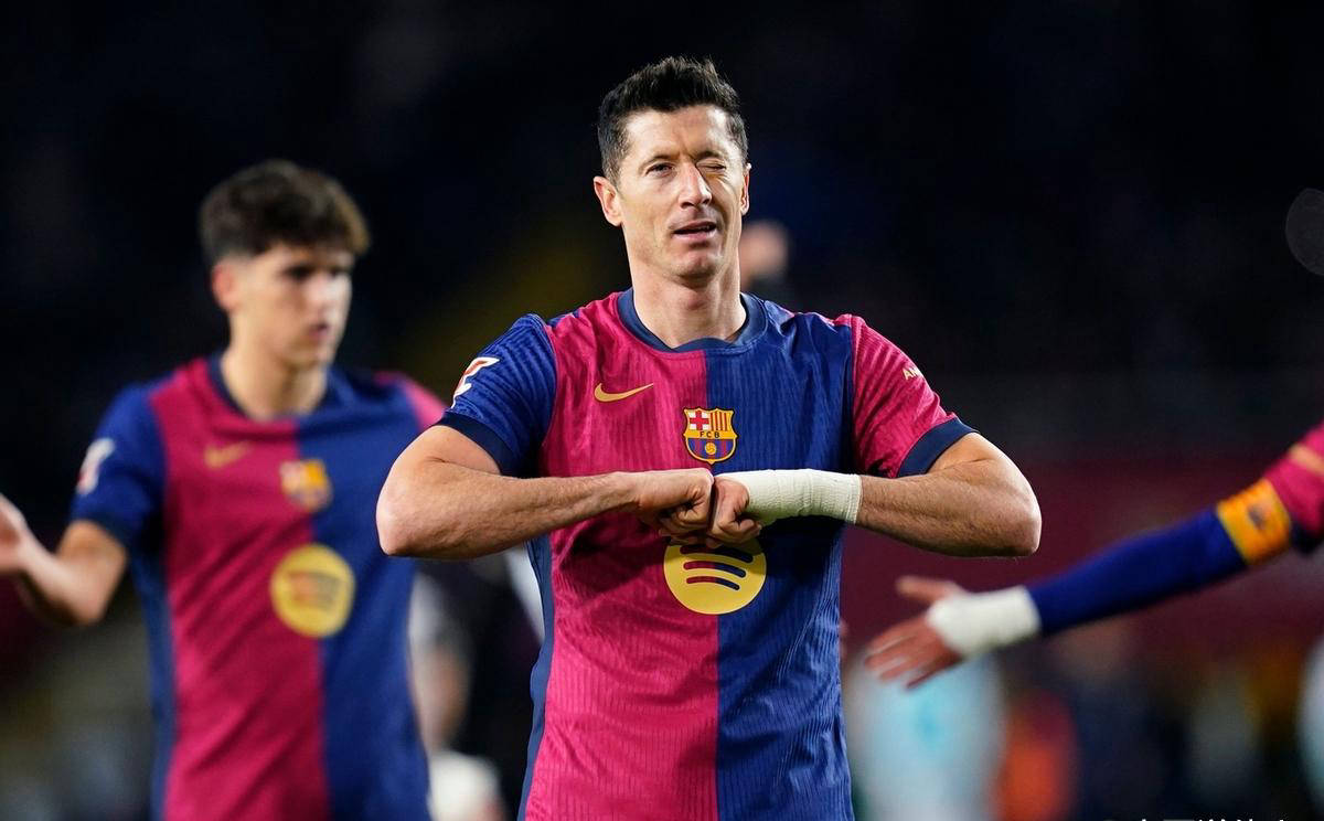 瓦伦西亚碾压中国，莱万惊艳世界的简单介绍