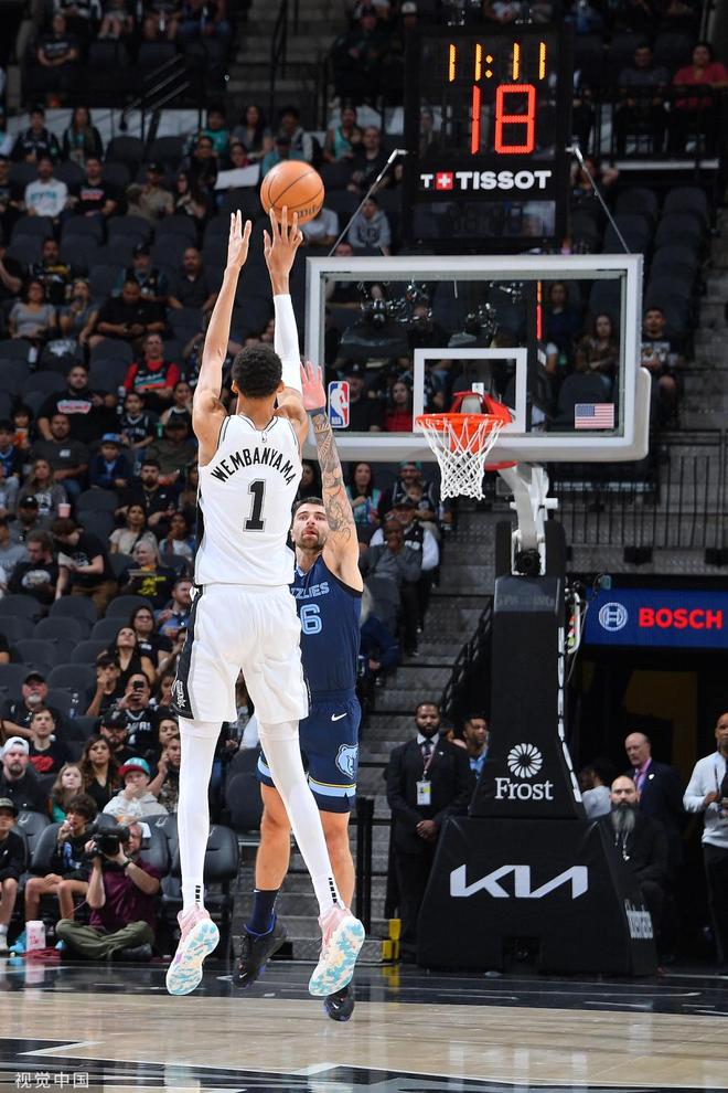 马刺逆转灰熊，近两场全胜