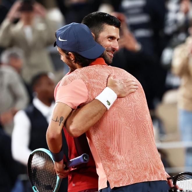 包含欧洲网球队鏖战德国网球队，德约科维奇统治全场的词条