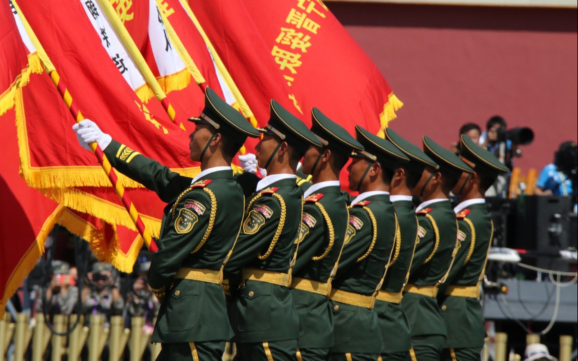 绝境淬金，马克西的欧冠之夜，扛起球队向前的男人