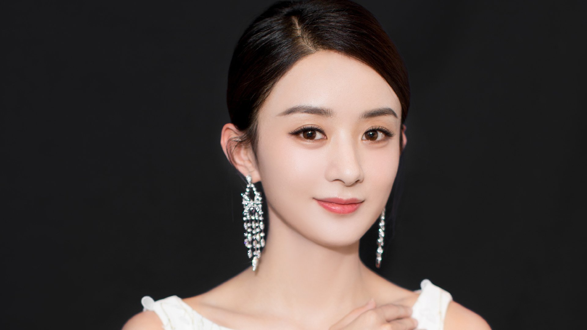 洪都拉斯惊涛冲垮尼日利亚，维尼修斯临危受命定乾坤