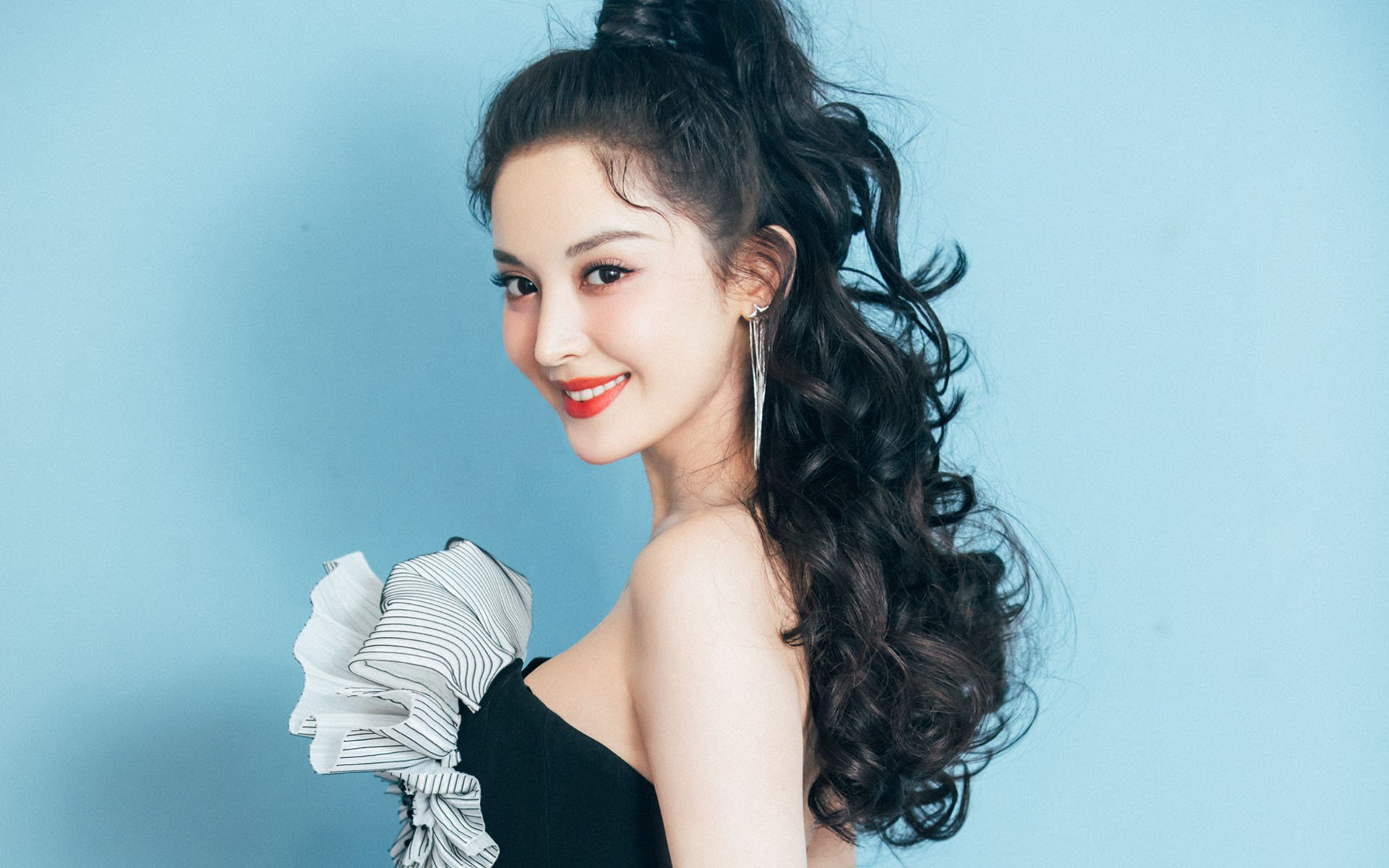 开云体育在线-传奇之夜，杰伦·格林关键节点连续得分奠定年度焦点之战