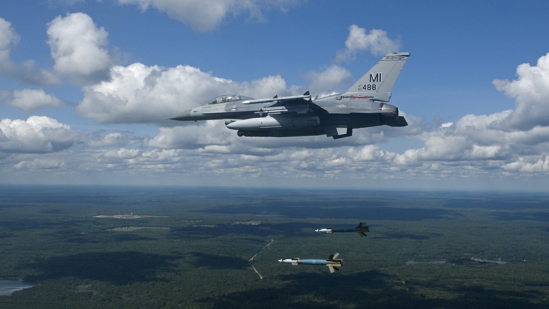 稳定输出与集体收割，篮球场上两种不同的胜利哲学