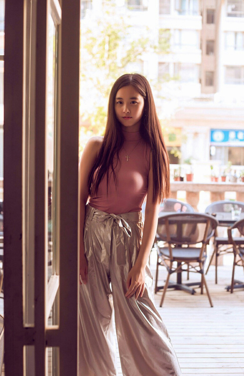 范戴克惊天头槌点燃赛场，曼城争冠关键战气走曼联